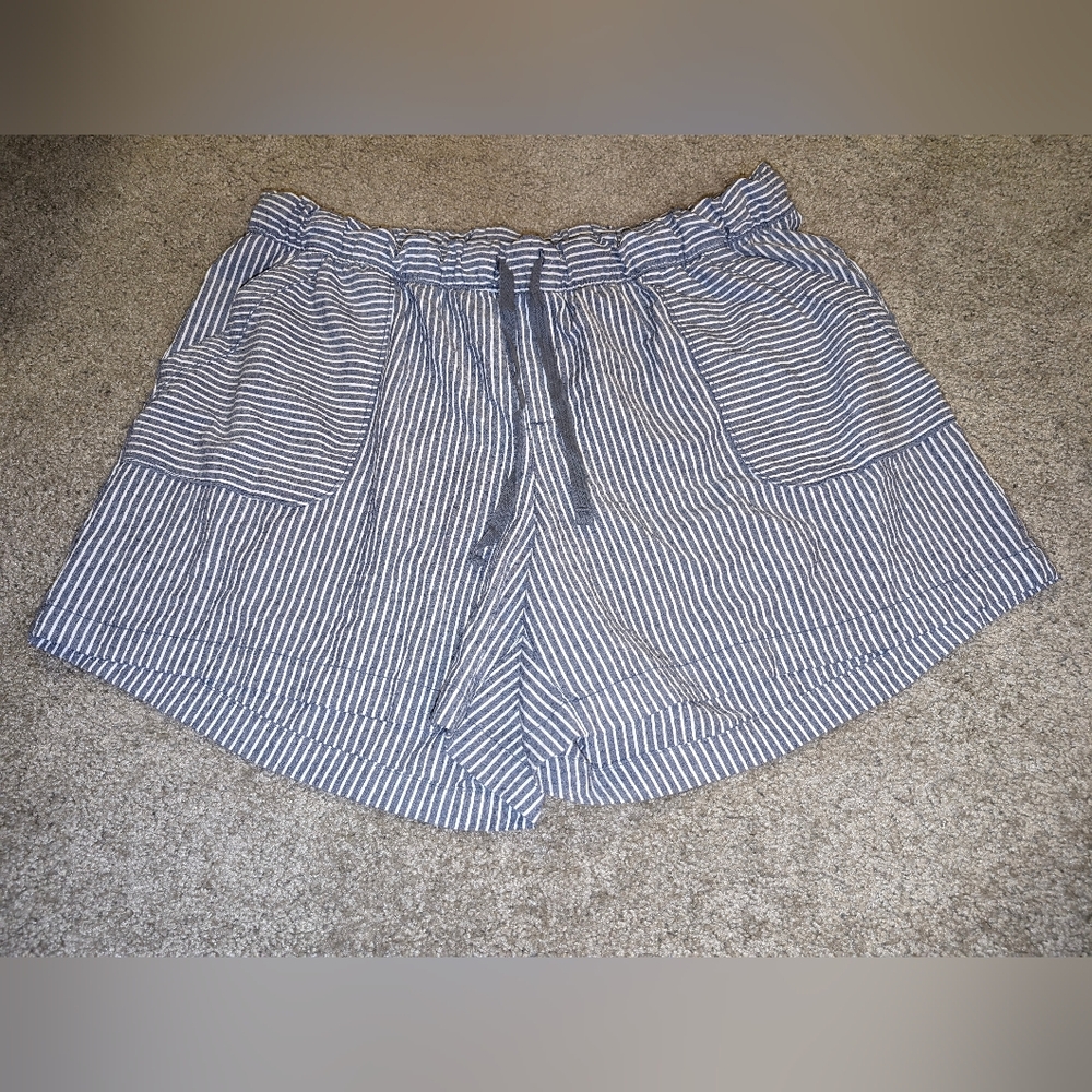 Lane Bryant Tie Front Elastic Waist Striped Shorts size 18